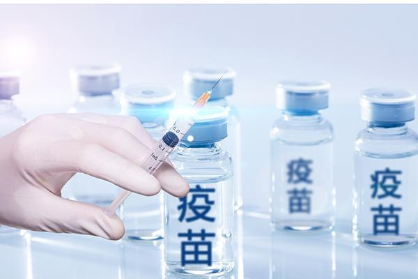 我國新冠疫苗累計(jì)接種近24億劑次，專家回應(yīng)熱點(diǎn)問題